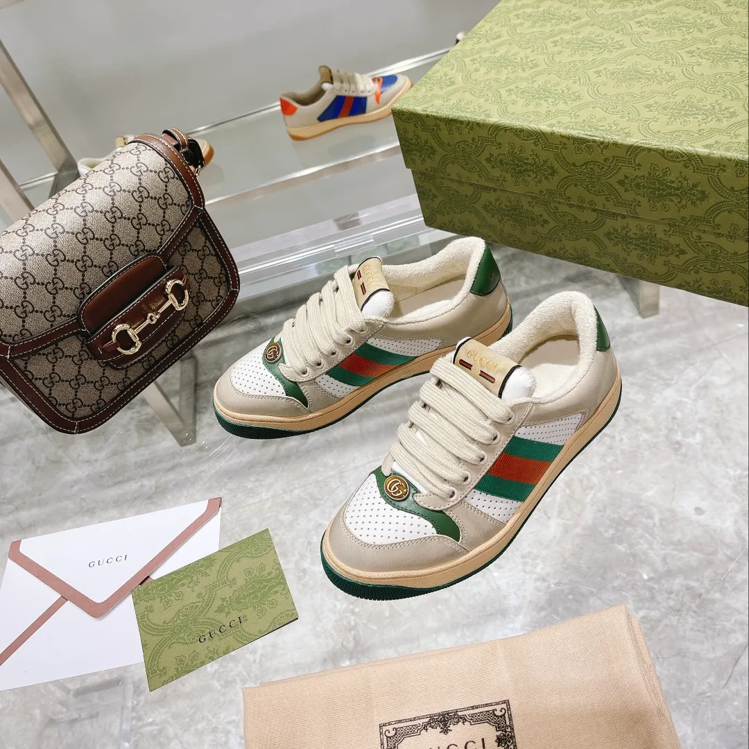 👟👟Ex-factory price 480👟👟 GUCCI’s first generation of dirty shoes was born, adding a star to the luxury world Trendy brands, alternative, magical, retro, etc. are integrated into one. The contrasting colors of cowhide fabrics stimulate the vision. Various combinations and various techniques. ✍ Among them, the Gucci logo pattern is interspersed with design, which is vivid. The cowhide punching process is retro and old, and the logo element of trendy men and trendy women. Original original and correct lining, imported fiber towels, more comfortable, shoe packaging technology increases comfort, beautiful on the outside, more beautiful on the inside, spiritual design 🌼The feet are made of beige matte cowhide, with contrasting distressed fabrics, skillful workmanship, overall color balance, imported pure T👟👟Ex-factory price U sole, no impurities, clear texture, orderly arrangement, wear-resistant and non-slip. Couple model: 34-45
